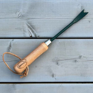 Hand Weeding Tool for Lawns